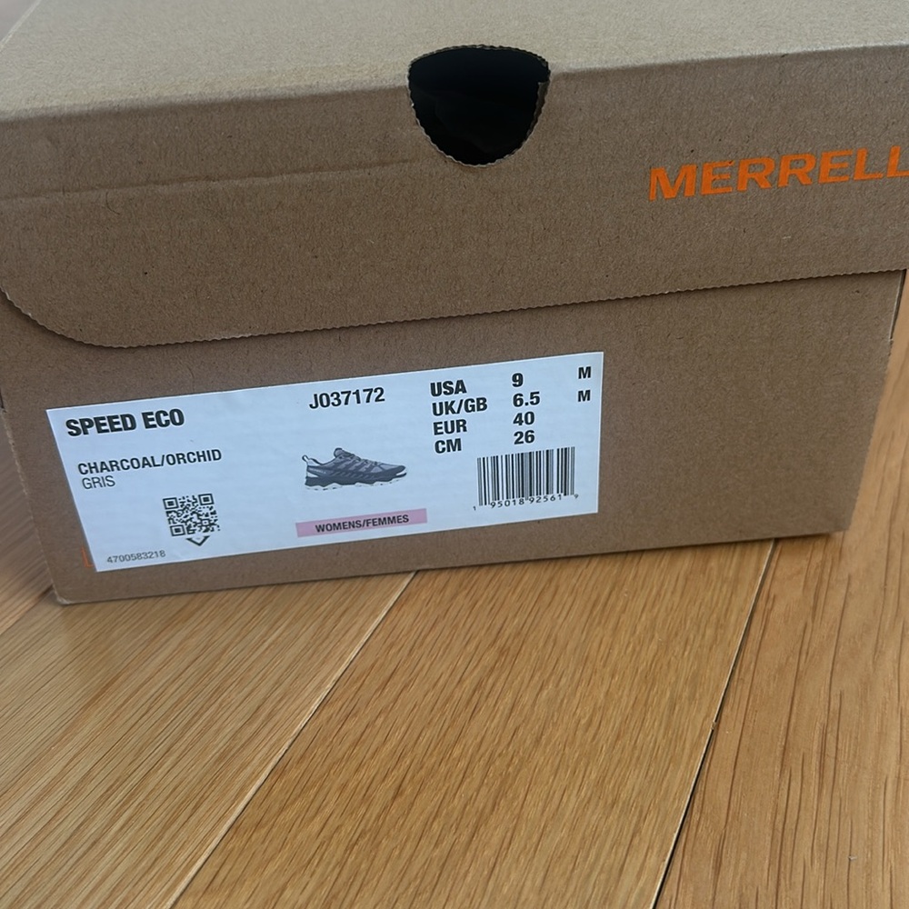 BRAND NEW Merrill hiking shoes - Picture 3 of 3